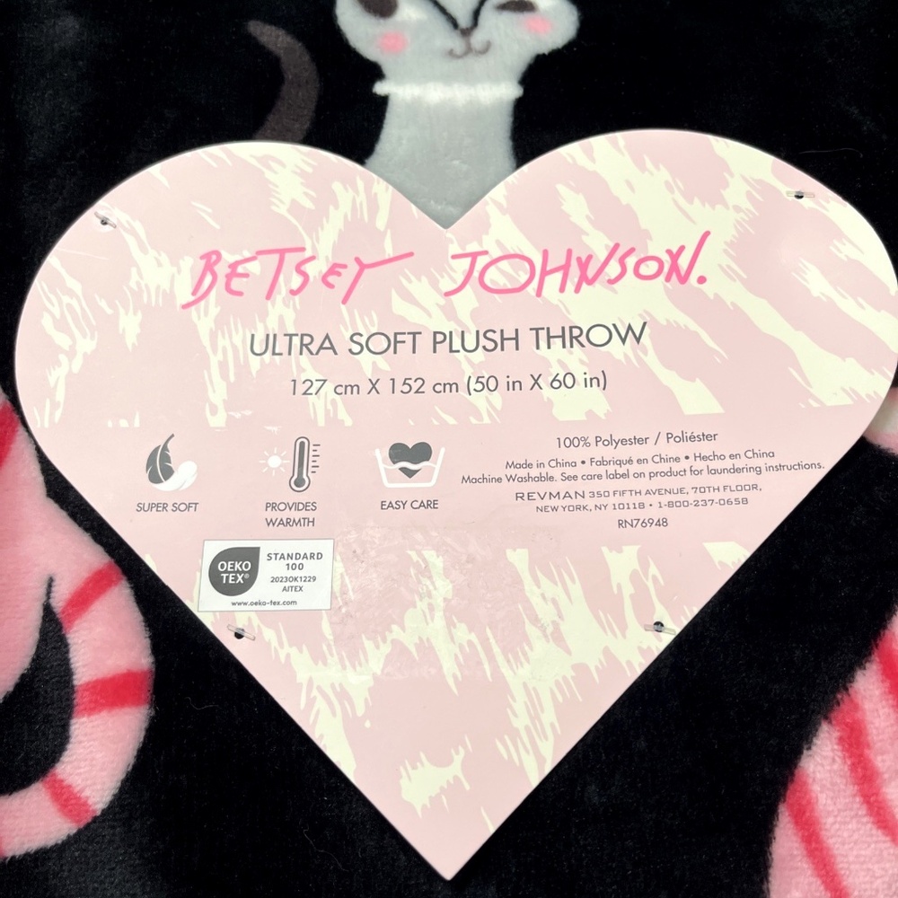 NWT Betsey Johnson Plush Throw Blanket Pink Black Cats 50x60 Ultra Soft Cozy - Picture 6 of 6